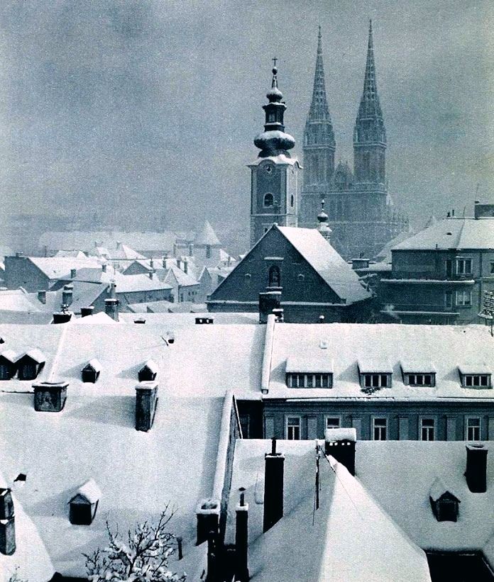 Panorama Kaptolskih krovova zimi, snimljno iz Gornjeg grada 1959. godine